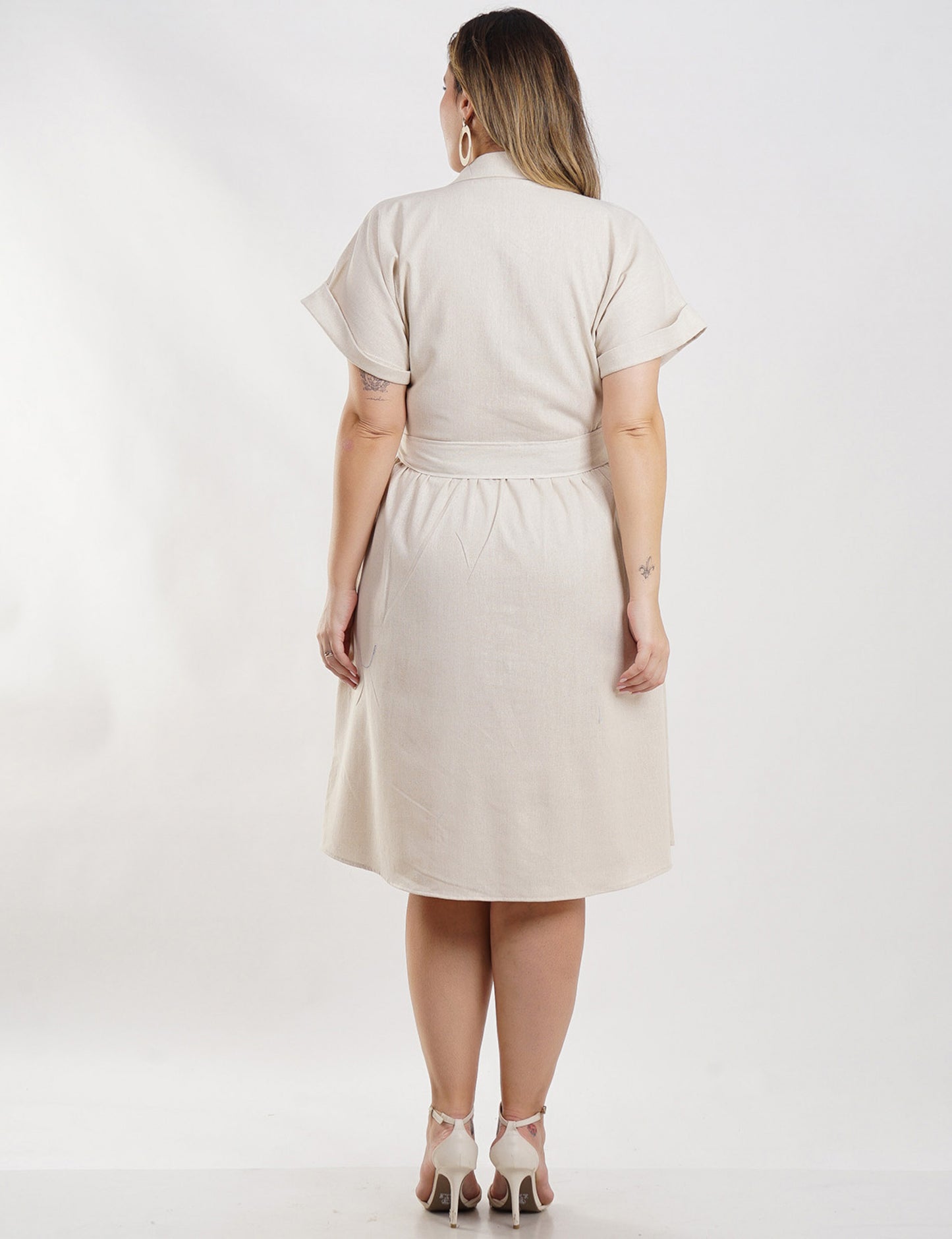 VESTIDO CURTO TEXTURA LINHO CINTO BEGE