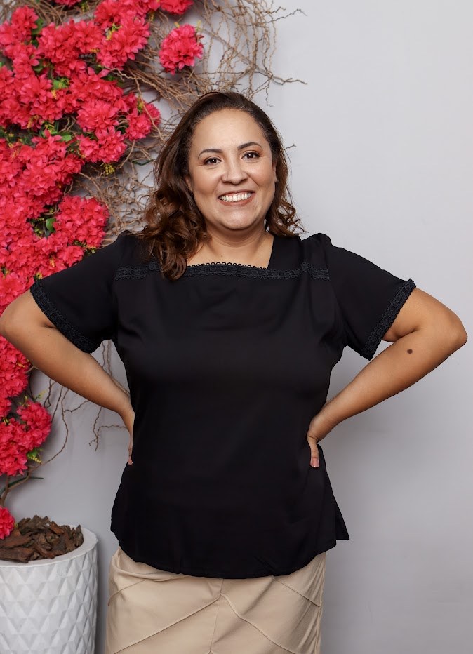 Blusa com Detalhes em Renda Guipir Preto