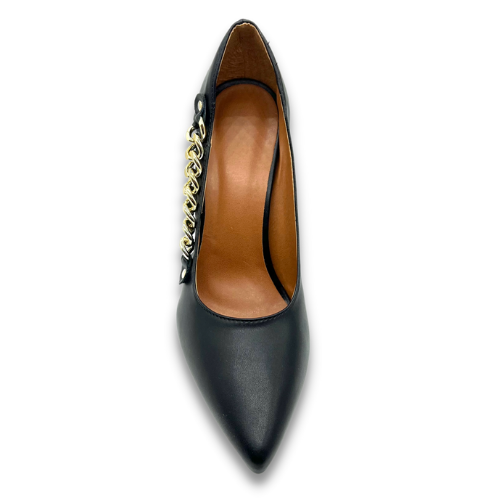 Scarpin preto com corrente salto taça