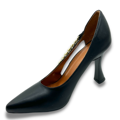 Scarpin preto com corrente salto taça