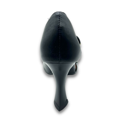 Scarpin preto com corrente salto taça