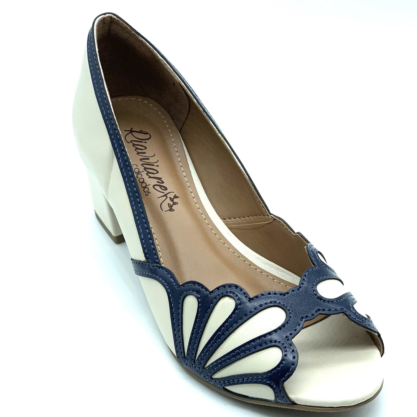 Peep toe off-white contorno rendado azul salto bloco