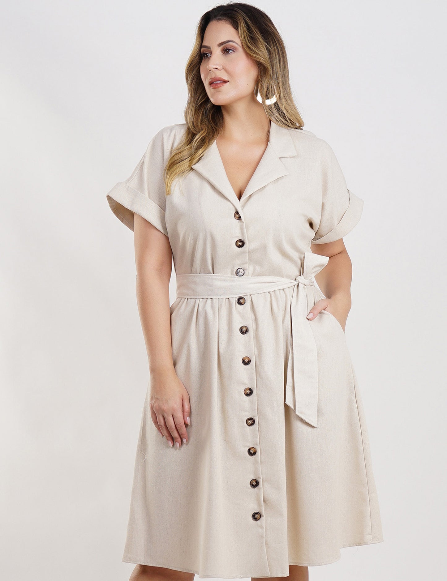 VESTIDO CURTO TEXTURA LINHO CINTO BEGE
