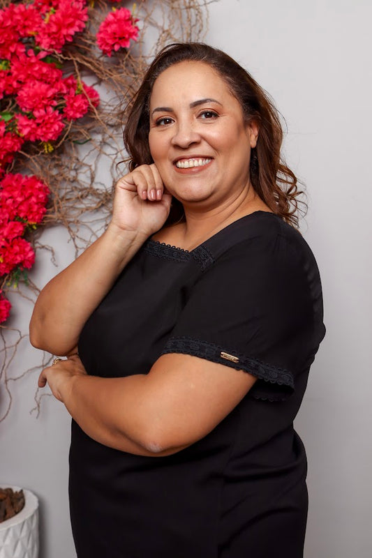 Blusa com Detalhes em Renda Guipir Preto