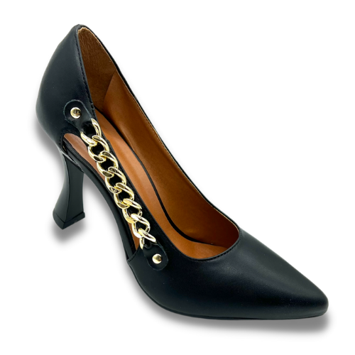 Scarpin preto com corrente salto taça