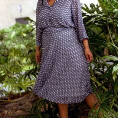 P220 SAIA MIDI PLUS SIZE PLISSADA PRETO