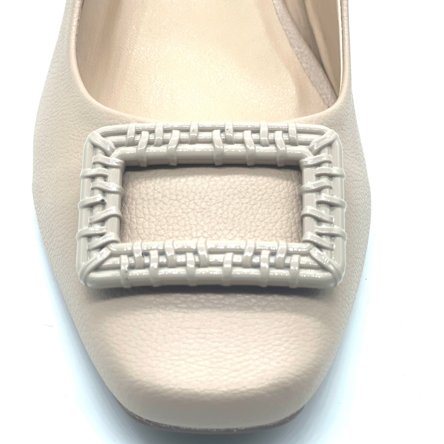 Scarpin Fivela bico quadrado nude