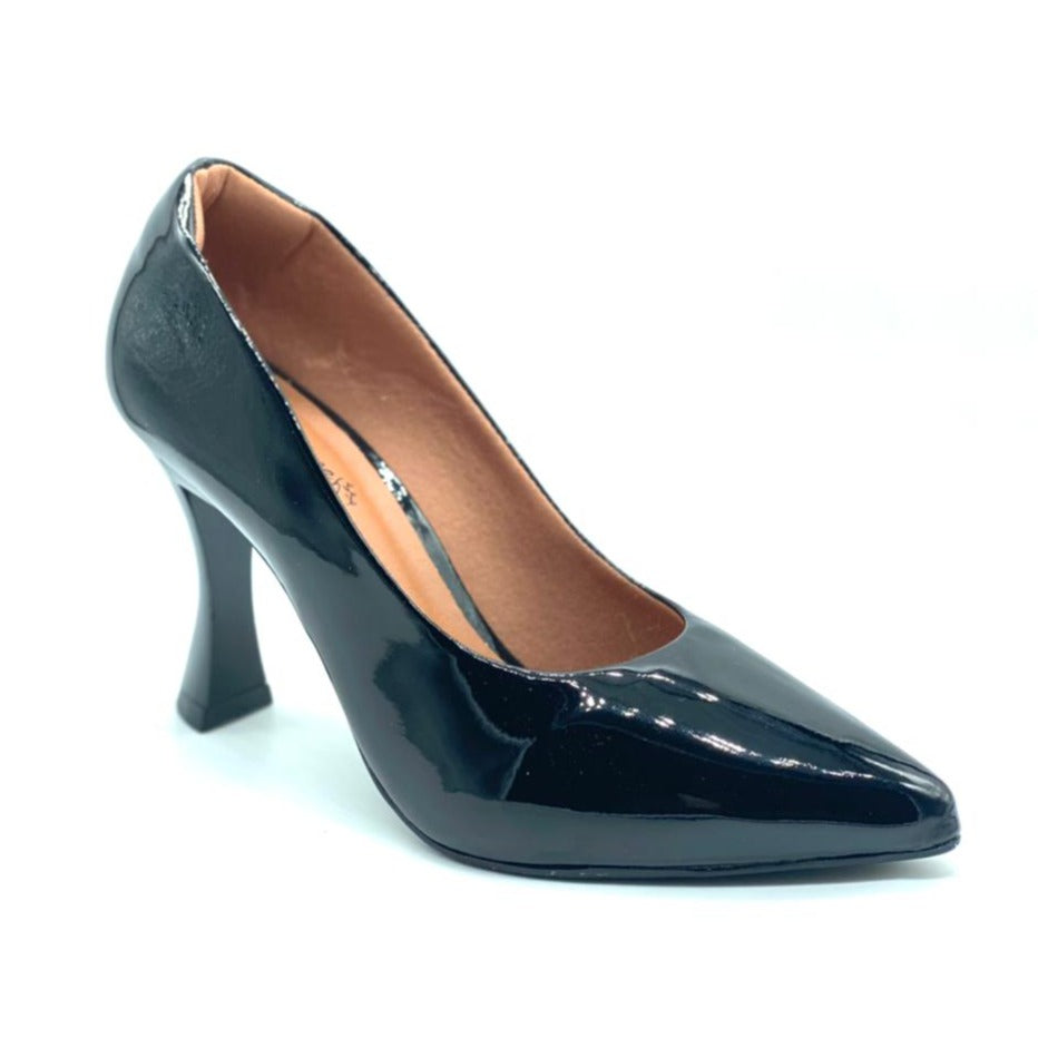 Scarpin preto verniz salto taça