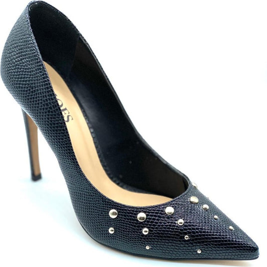 Scarpin preto com tachinhas salto fino
